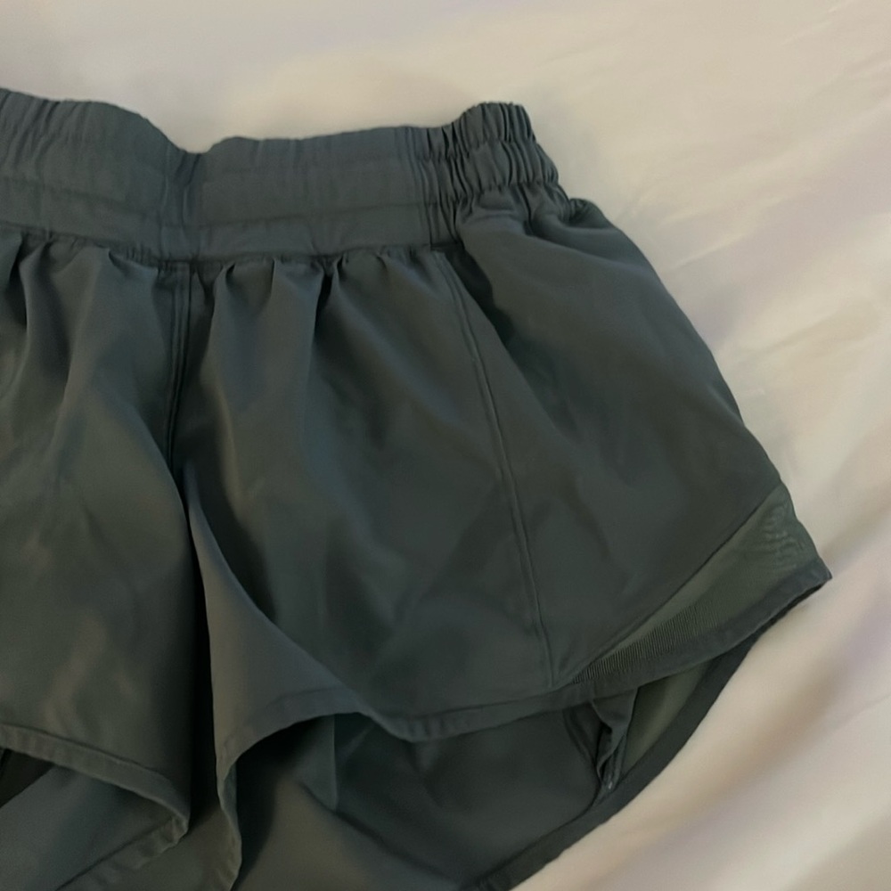 LULULEMON HOTTY HOT SHORTS SIZE 2